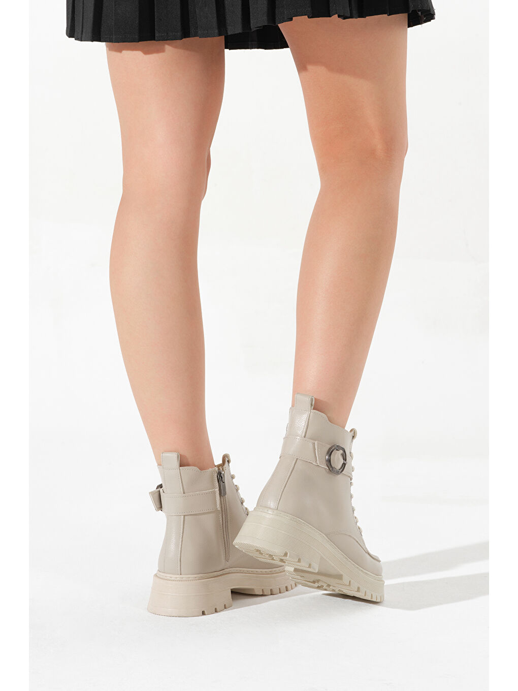 Kadın Bej Kalın Termo Taban Yuvarlak Tokalı Bağcıklı ve Fermuarlı Bot-4