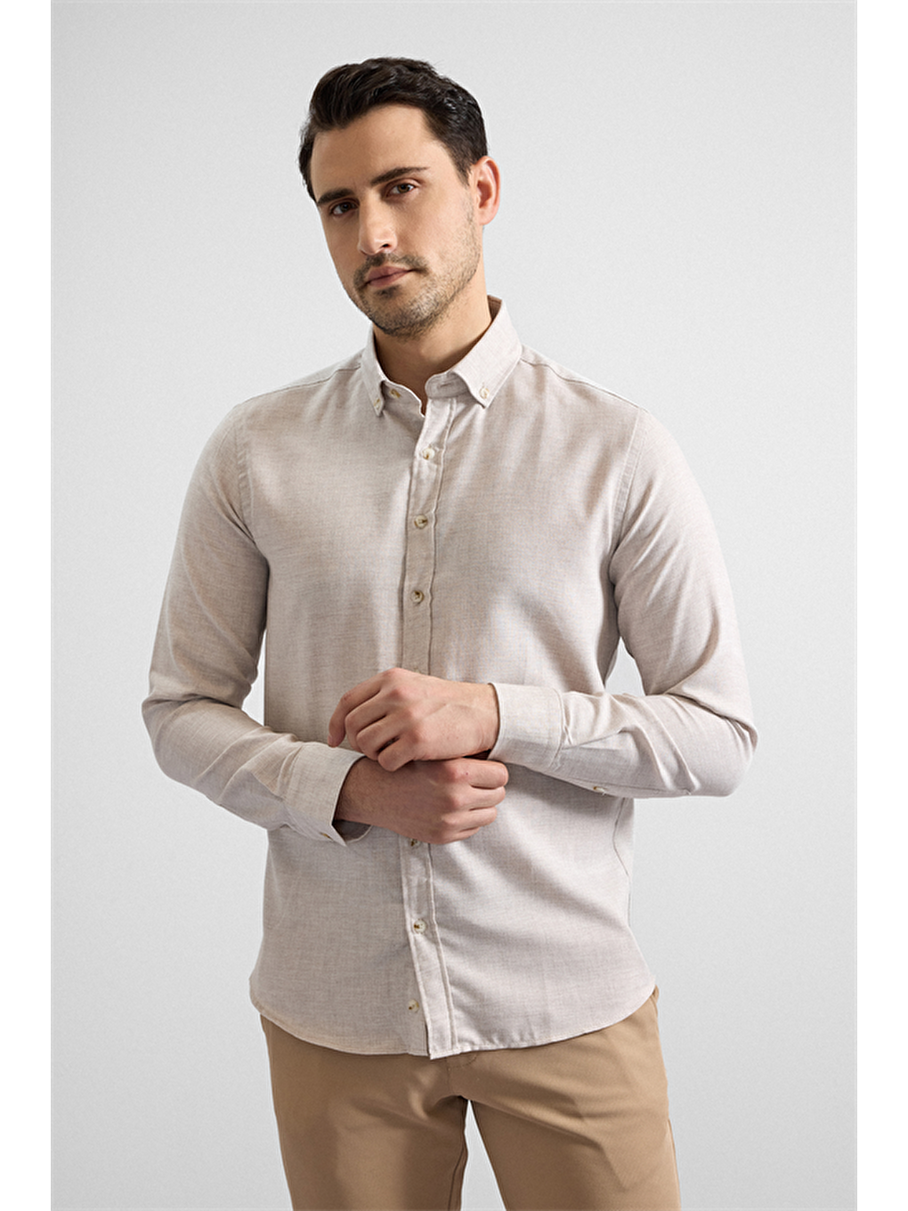 Ekru Slim Düğmeli Yaka Düz Cepsiz Casual Gömlek-1