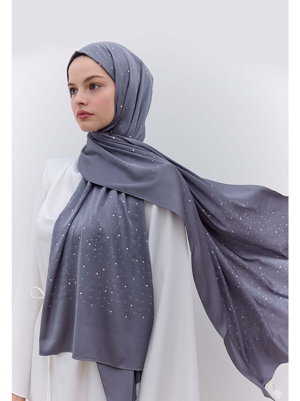 Gri Strass Taşlı İpeksi Şal Füme