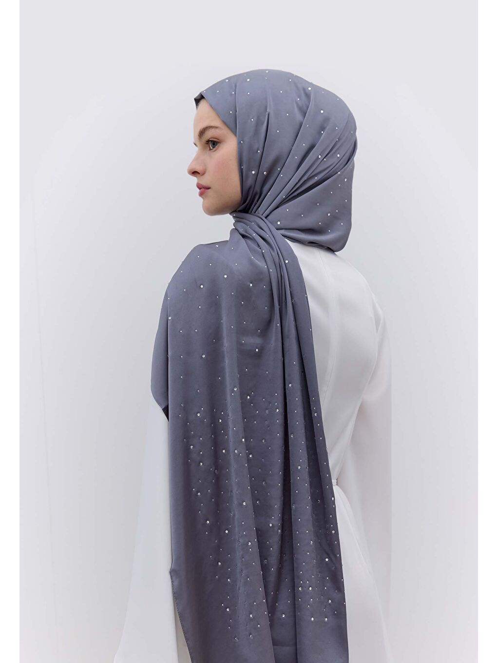 Gri Strass Taşlı İpeksi Şal Füme-3