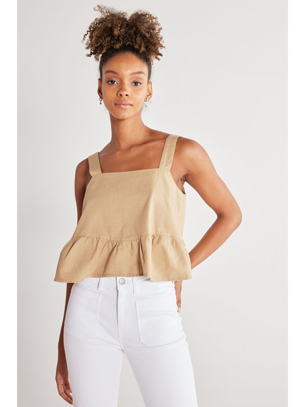 Regular Fit Normal Kesim %100 Pamuk Kare Yaka Bej Askılı Bluz-1