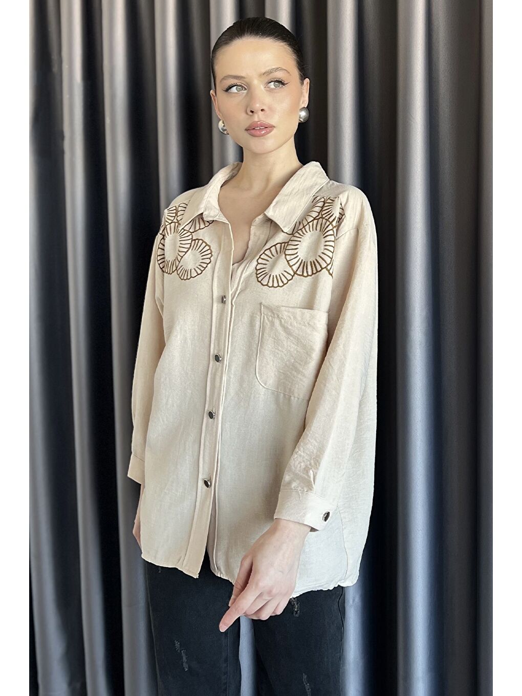 Bej Kadın Nakışlı Oversize Gömlek-1