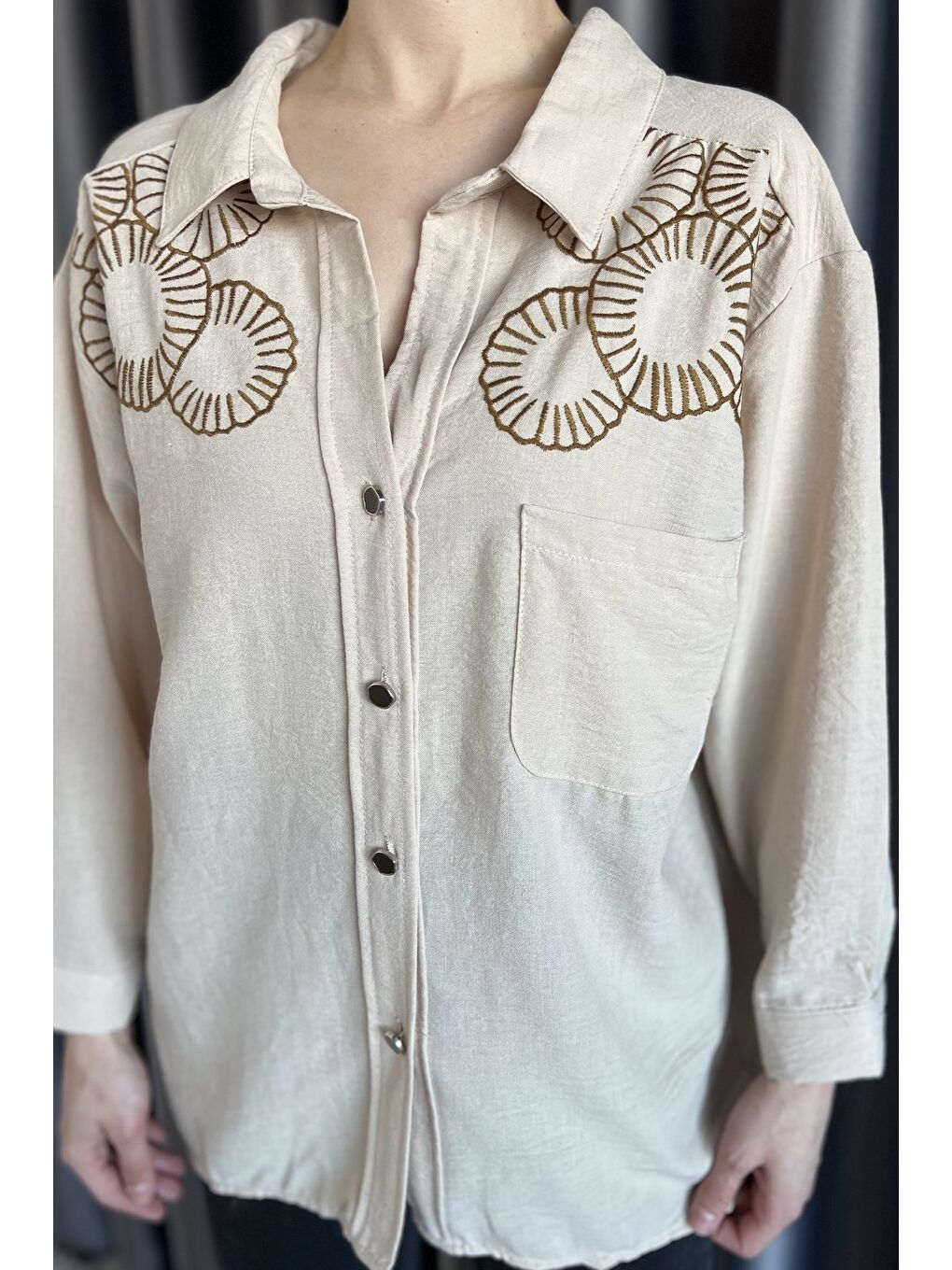 Bej Kadın Nakışlı Oversize Gömlek-3