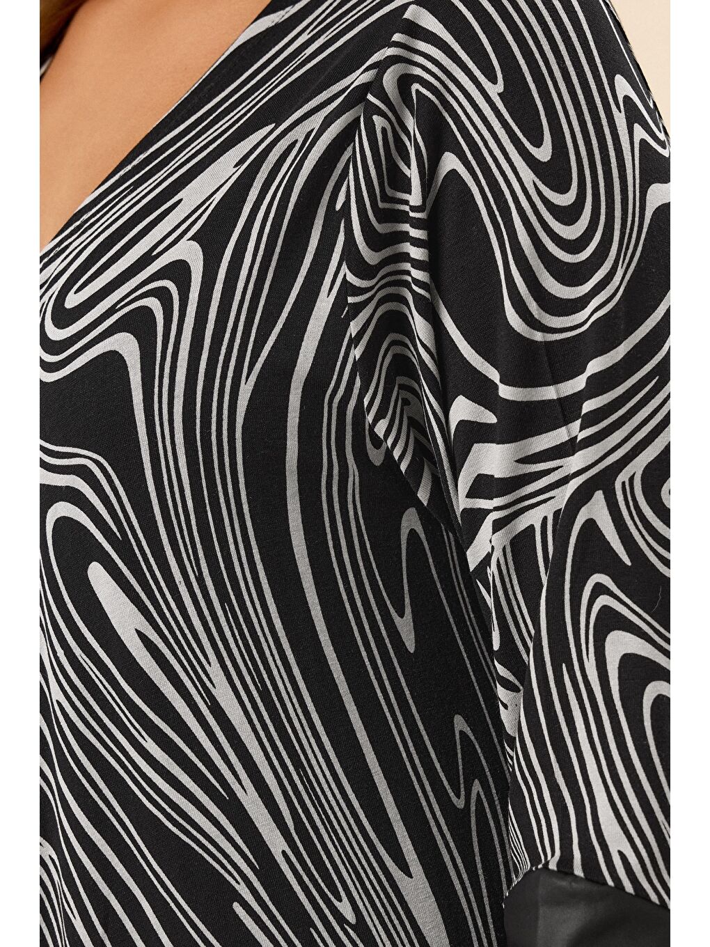 Siyah Büyük Beden Uzun Kollu Deri Detaylı Önü Kapamasız Hırka 304276-5