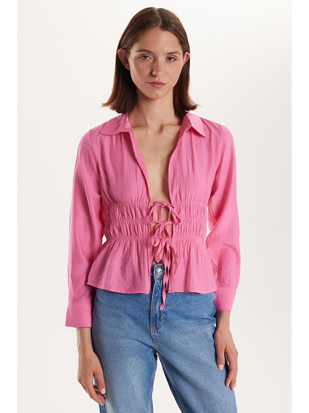 Kadın Standart Fit Büzgülü Bağlamalı Pembe Gömlek