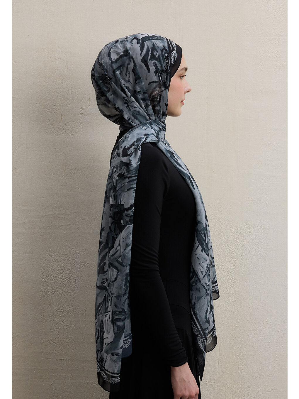 Margot Desen İpek Krep Şal Siyah-3