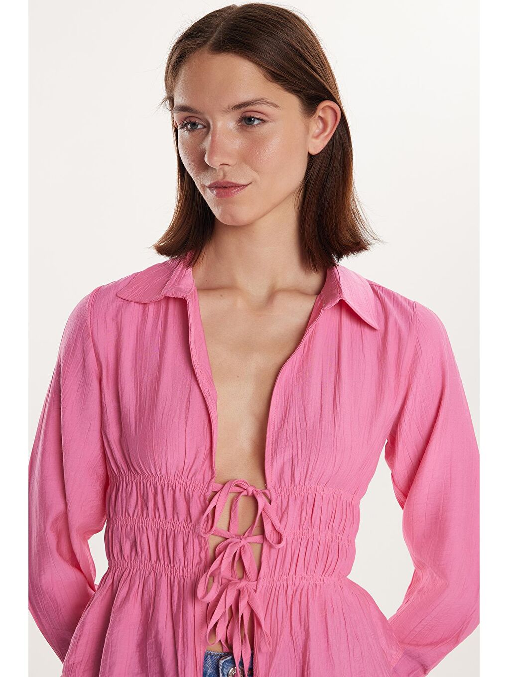 Kadın Standart Fit Büzgülü Bağlamalı Pembe Gömlek-1