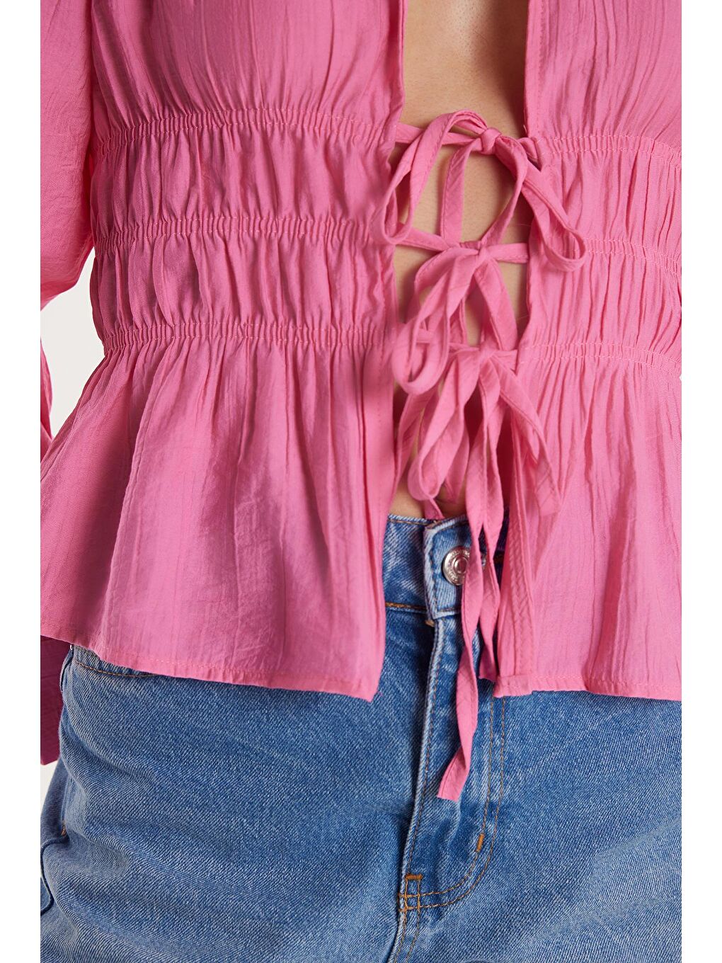 Kadın Standart Fit Büzgülü Bağlamalı Pembe Gömlek-2