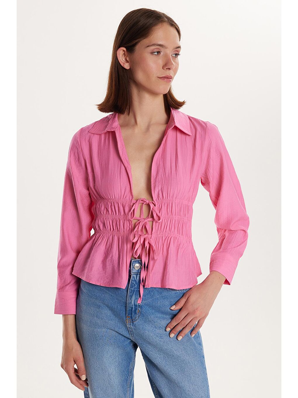 Kadın Standart Fit Büzgülü Bağlamalı Pembe Gömlek-3