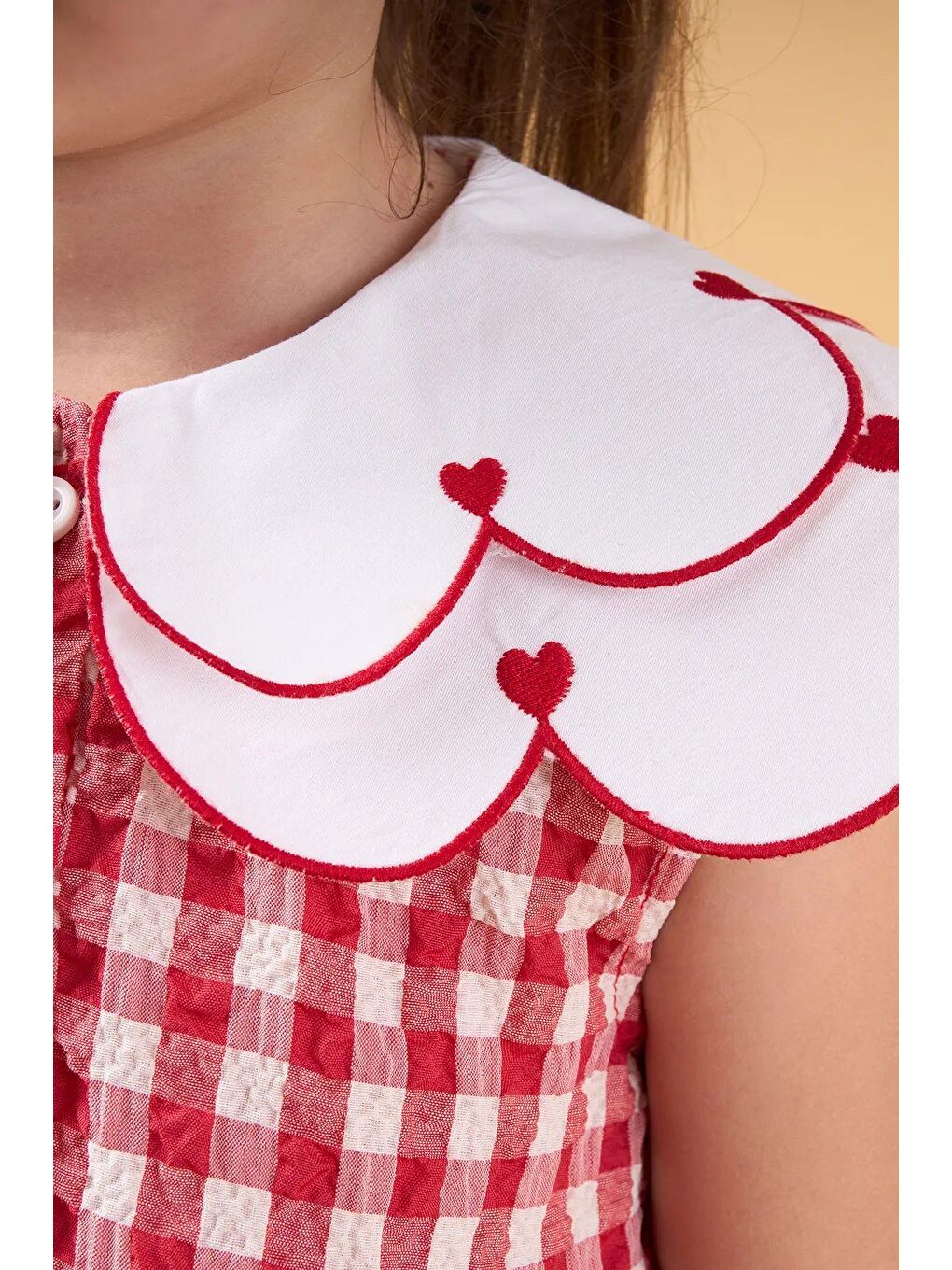 Kız Çocuk Kırmızı Ekose Düğmeli Kalpli Yaka Detaylı Elbise-3