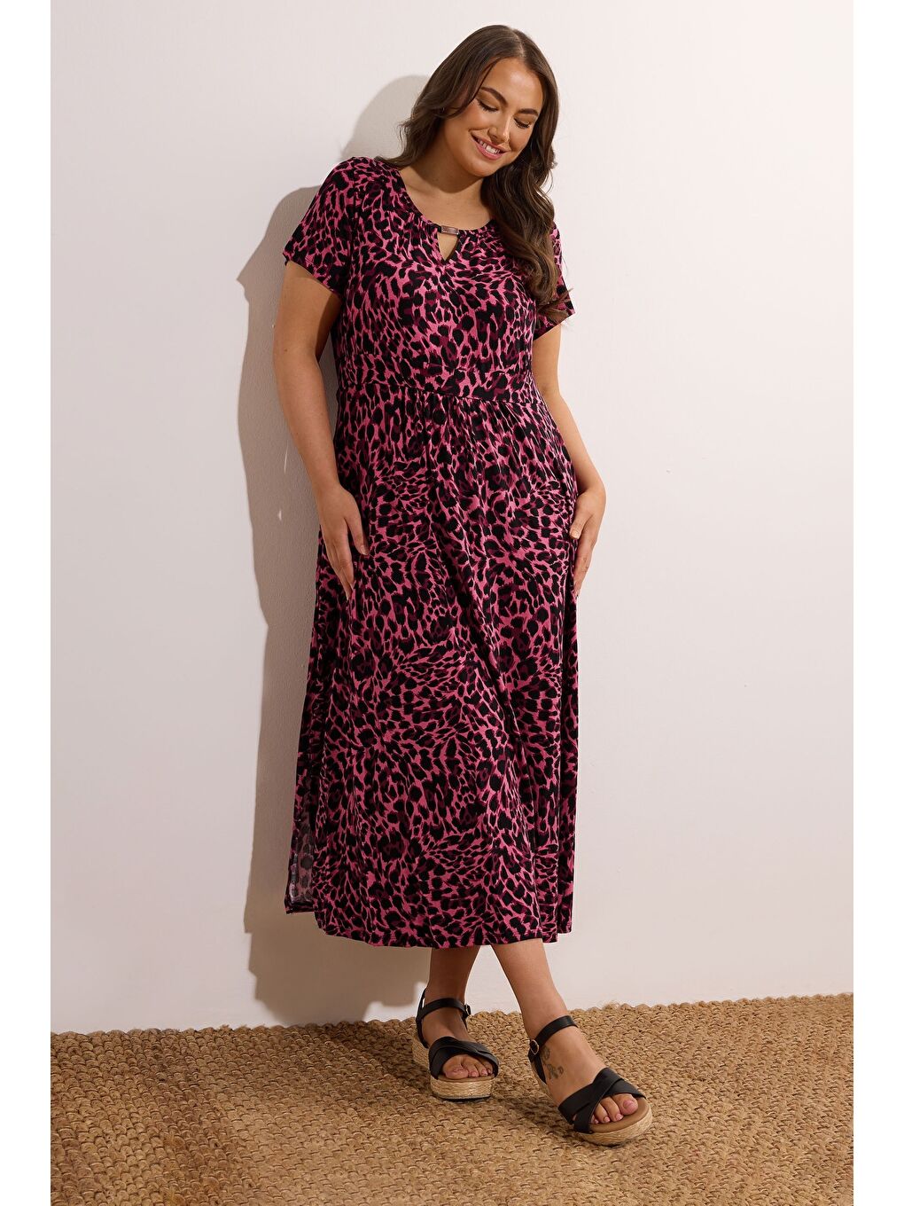 Mor Büyük Beden Yaka Detaylı Kısa Kollu Cepli Yırtmaçlı Maxi Elbise 615605