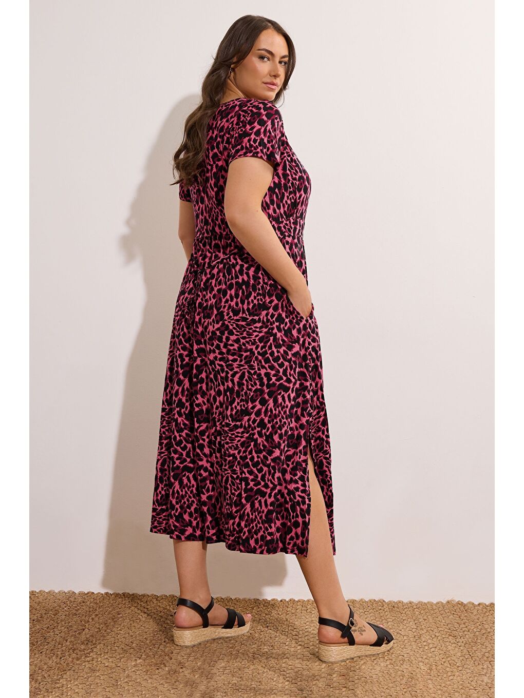 Mor Büyük Beden Yaka Detaylı Kısa Kollu Cepli Yırtmaçlı Maxi Elbise 615605-4