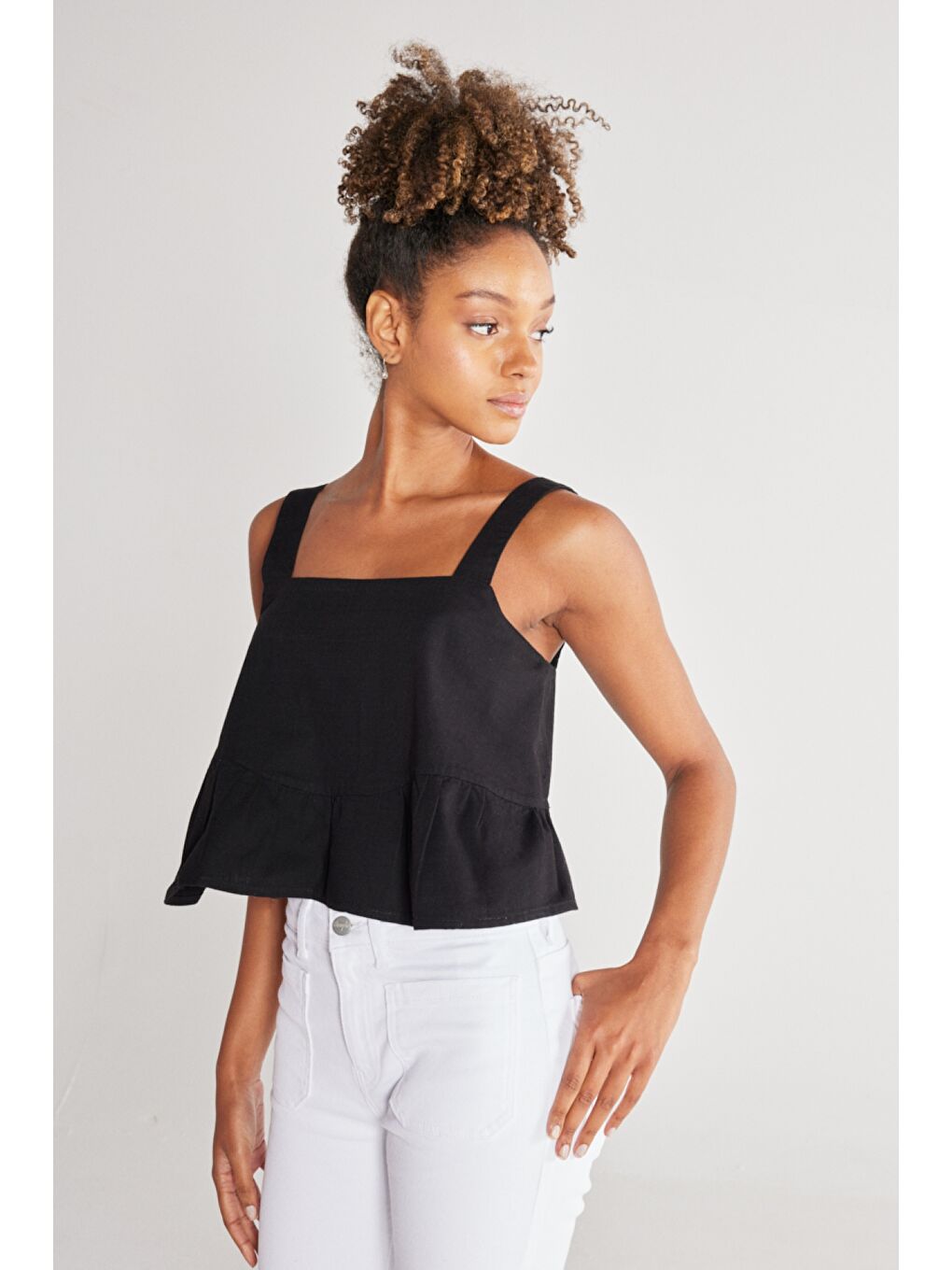 Regular Fit Normal Kesim %100 Pamuk Kare Yaka Siyah Askılı Bluz-2