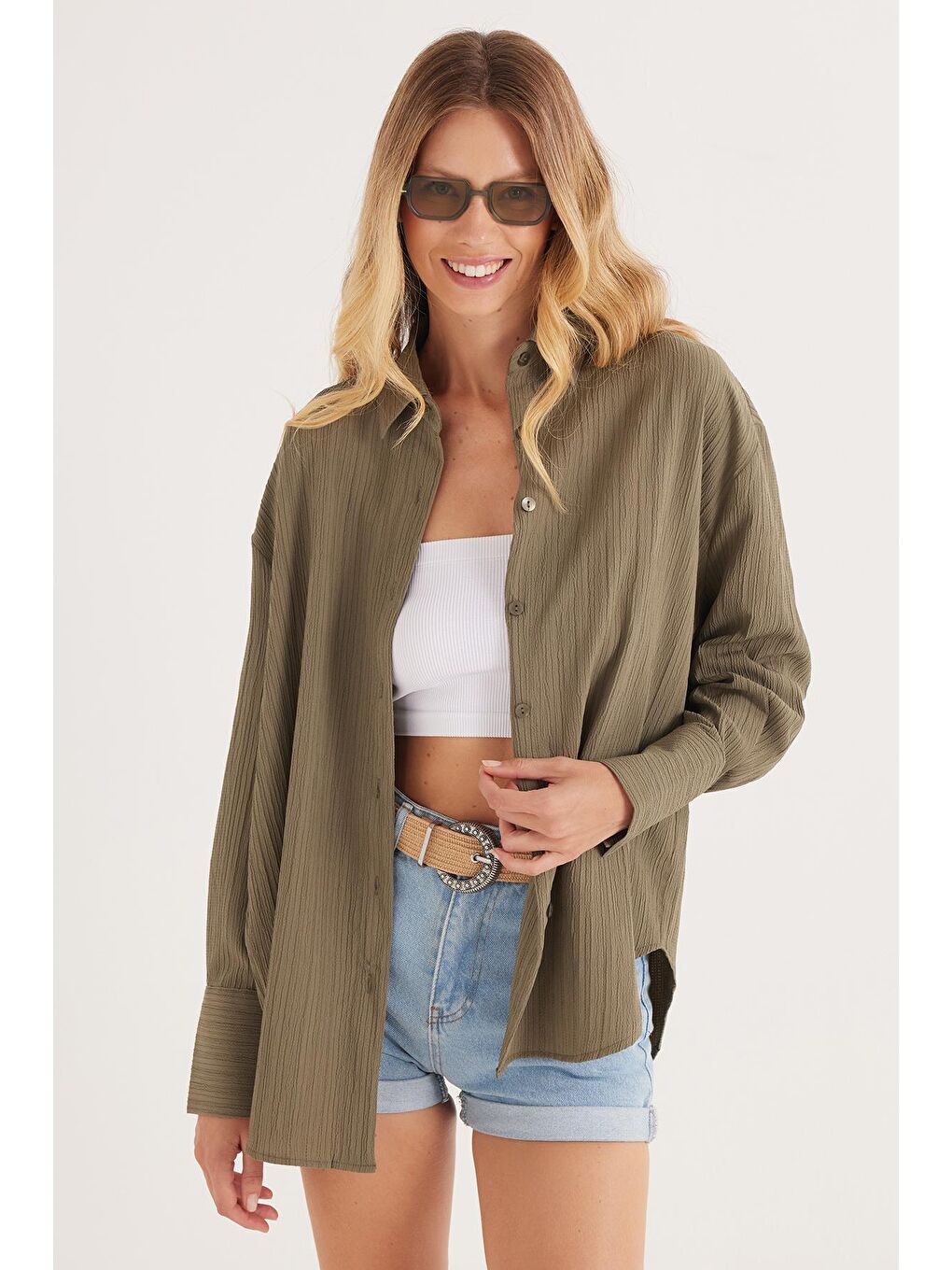 Kadın Oversize Geniş Kesim Bürümcük Pens Detaylı Uzun Kollu Dokulu Haki Gömlek