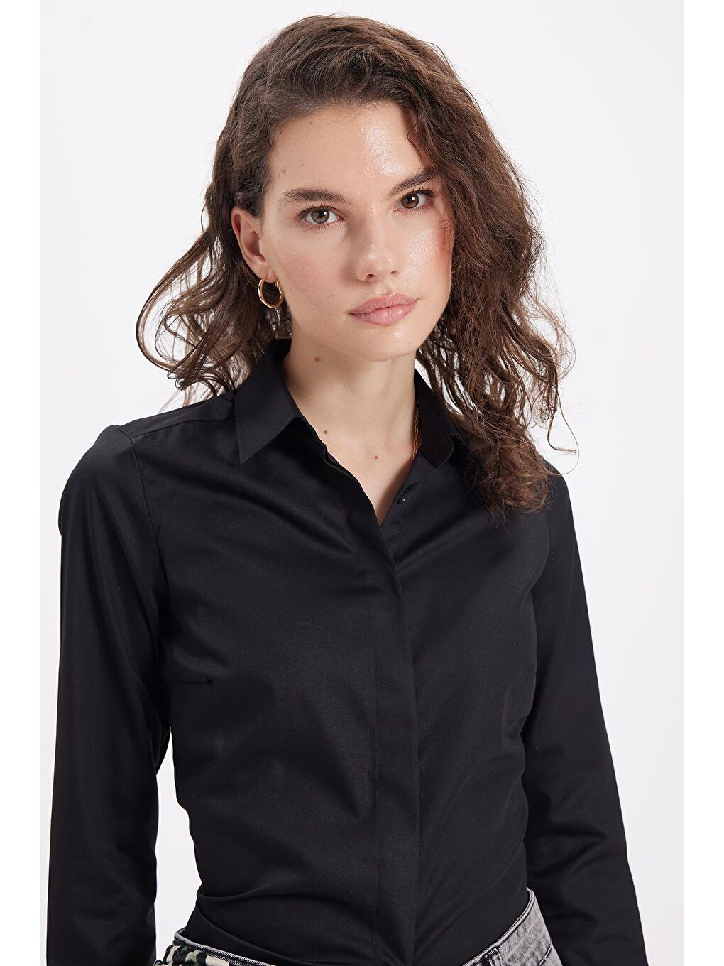Kadın Slim Fit Non-Iron Pamuklu Vücuda Oturan Ütü Gerektirmez Pensli Siyah Gömlek-1