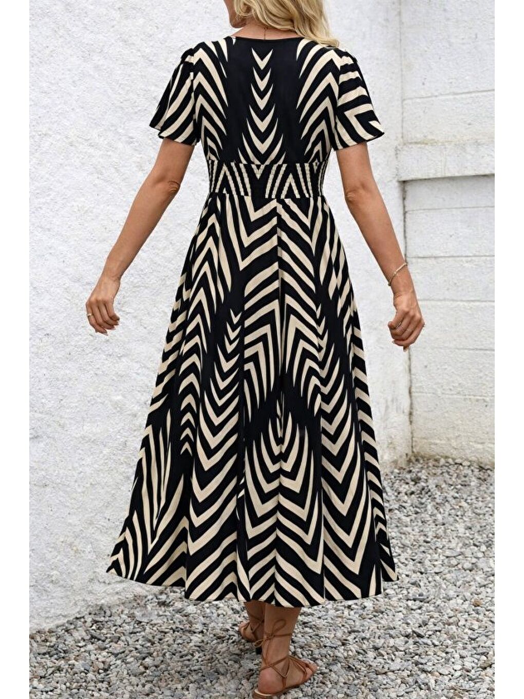 Siyah Kadın Kısa Fırfır Kollu Kruvaze Yakalı Beli Lastikli Desenli Uzun Elbise-3