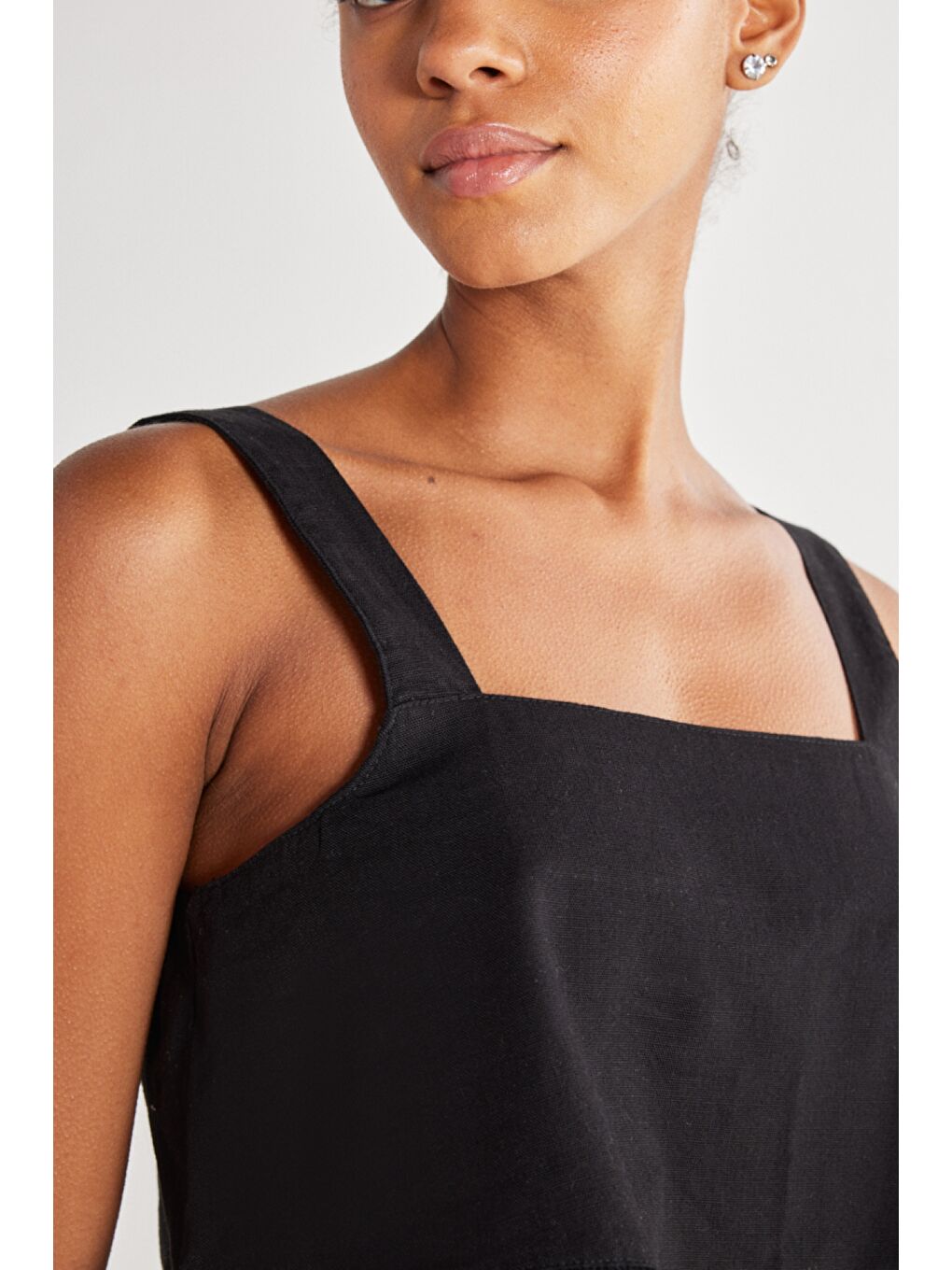 Regular Fit Normal Kesim %100 Pamuk Kare Yaka Siyah Askılı Bluz-4