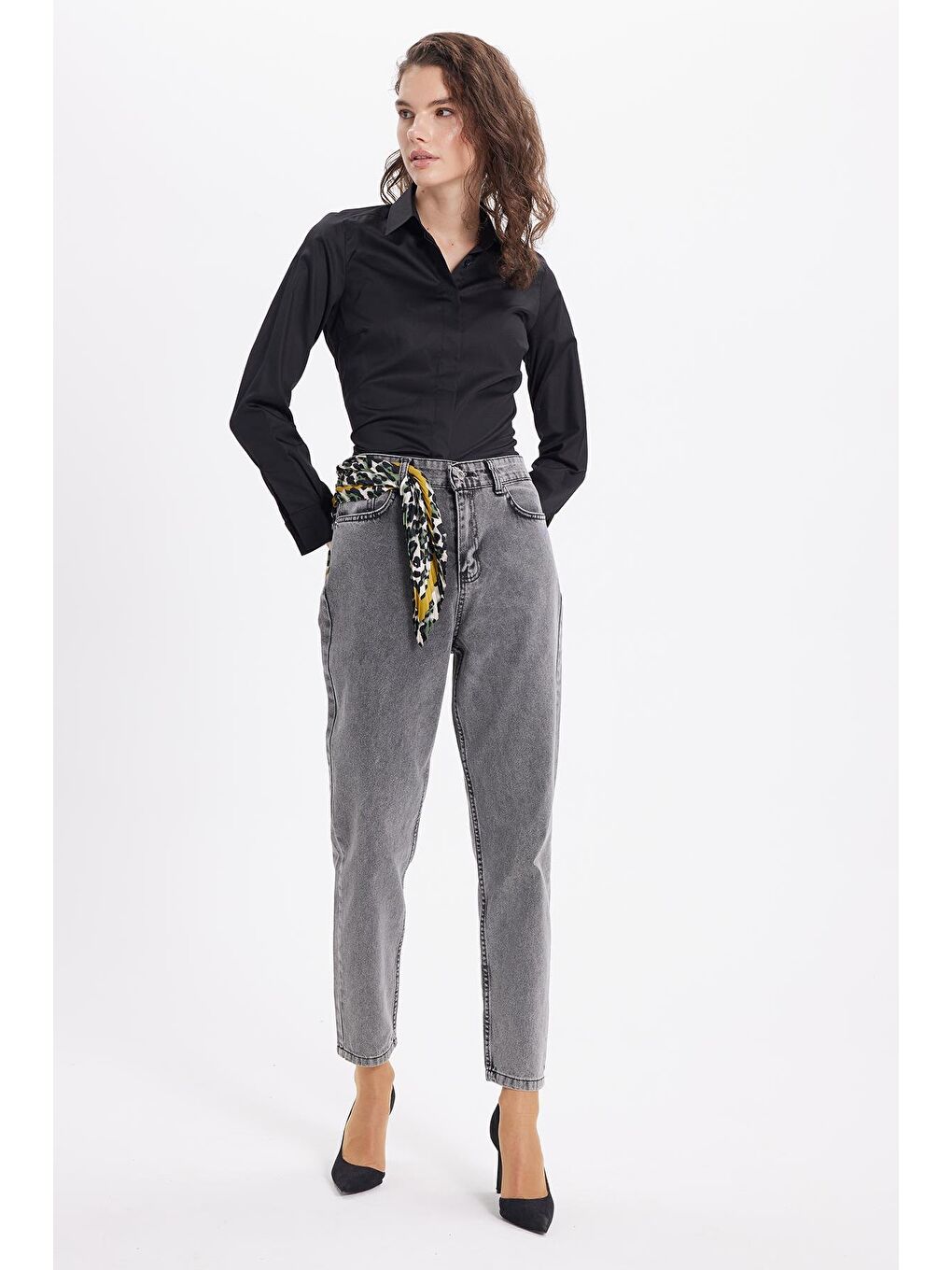 Kadın Slim Fit Non-Iron Pamuklu Vücuda Oturan Ütü Gerektirmez Pensli Siyah Gömlek-3