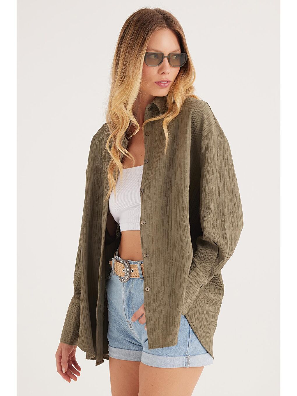 Kadın Oversize Geniş Kesim Bürümcük Pens Detaylı Uzun Kollu Dokulu Haki Gömlek-3