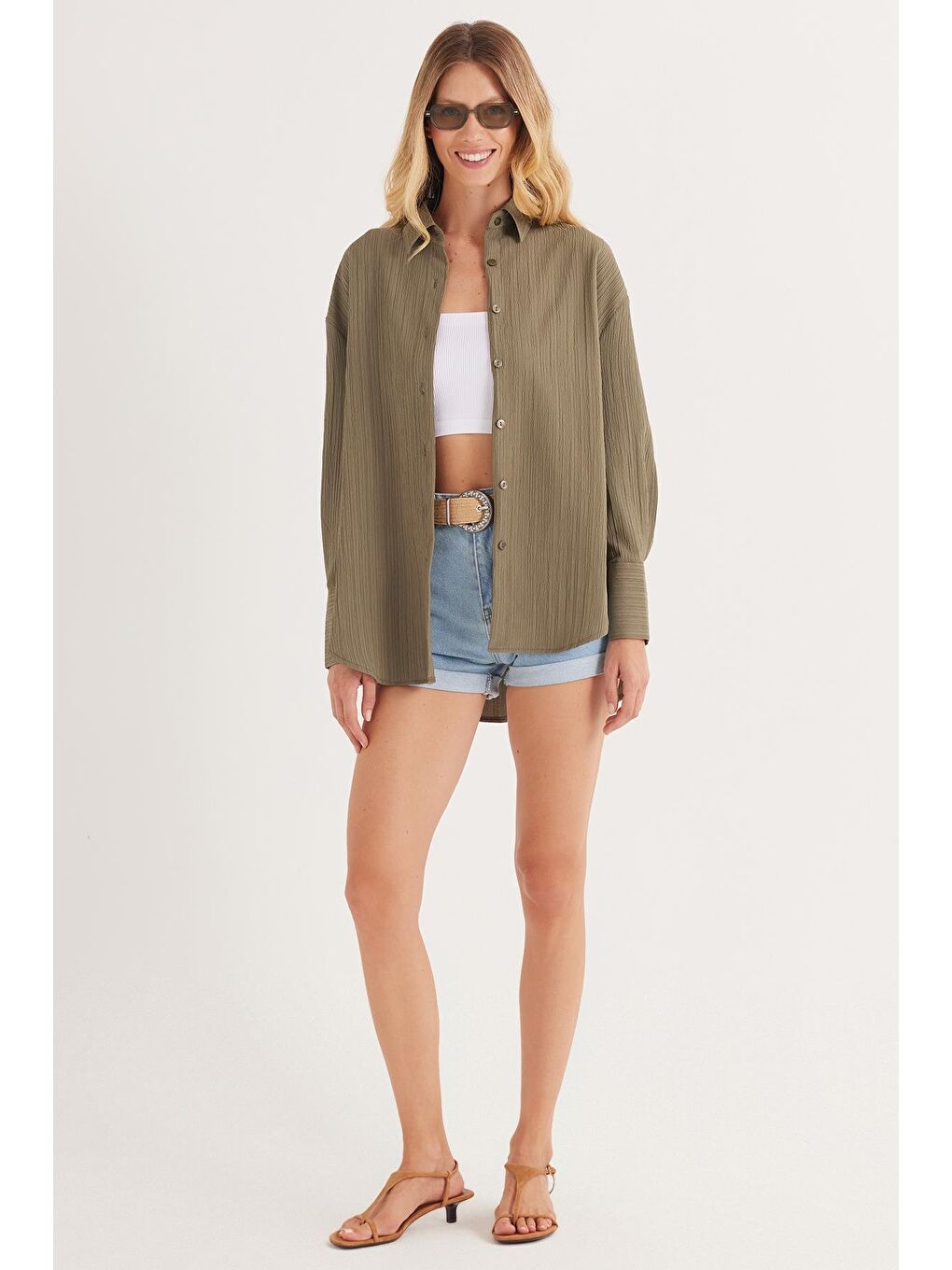 Kadın Oversize Geniş Kesim Bürümcük Pens Detaylı Uzun Kollu Dokulu Haki Gömlek-4