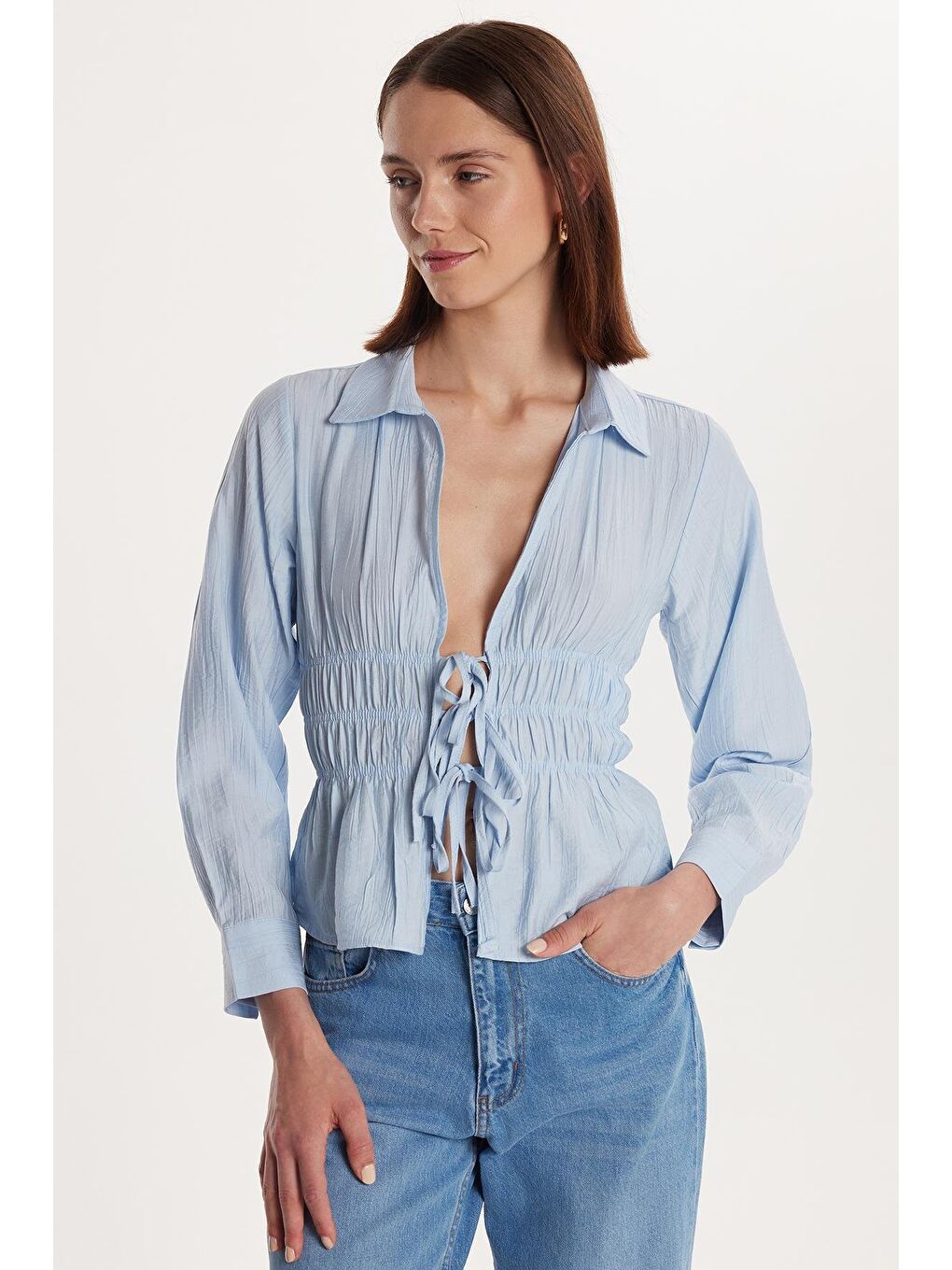 Kadın Standart Fit Büzgülü Bağlamalı Mavi Gömlek