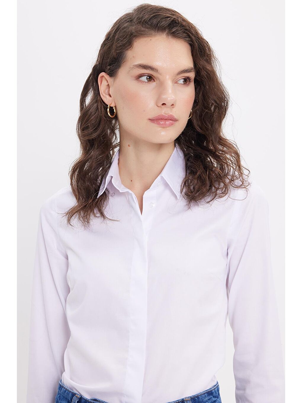 Kadın Slim Fit Non-Iron Pamuklu Vücuda Oturan Ütü Gerektirmez Pensli Beyaz Gömlek-3