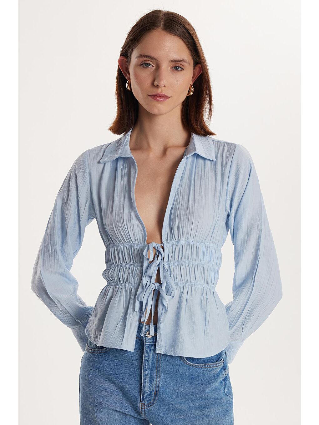 Kadın Standart Fit Büzgülü Bağlamalı Mavi Gömlek-1