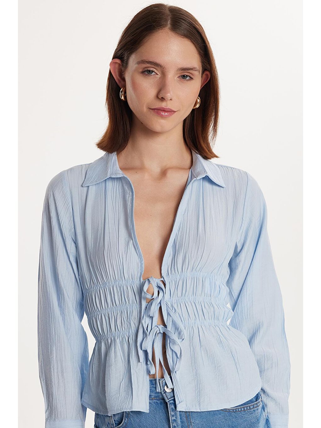 Kadın Standart Fit Büzgülü Bağlamalı Mavi Gömlek-3