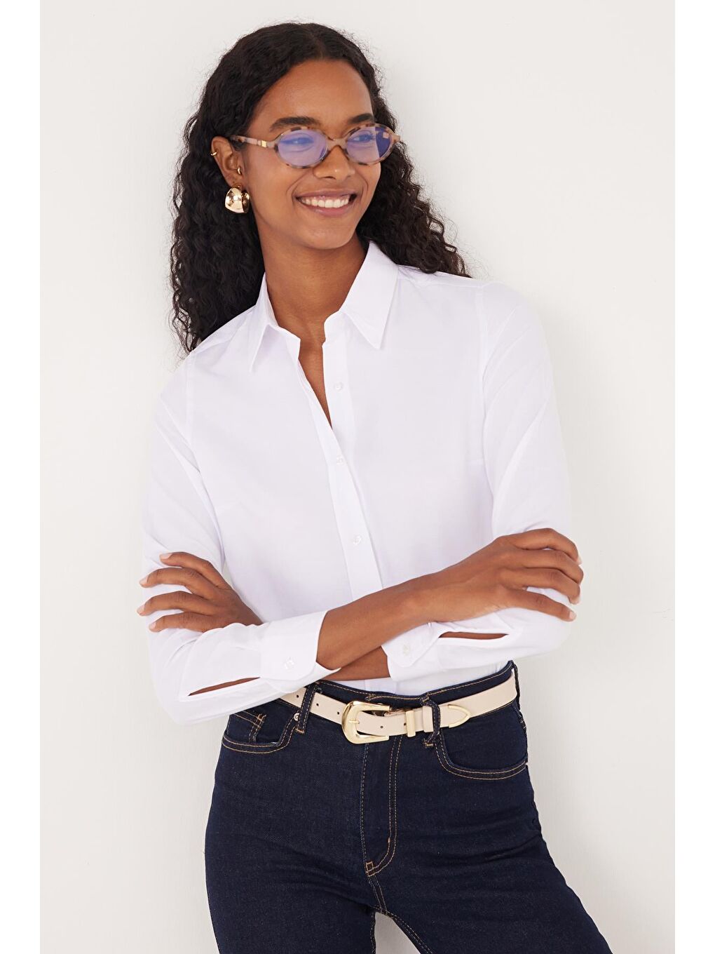 Kadın Slim Fit Dar Kesim Uzun Kollu Pamuklu Vücuda Oturan Dokulu Beyaz Basic Gömlek