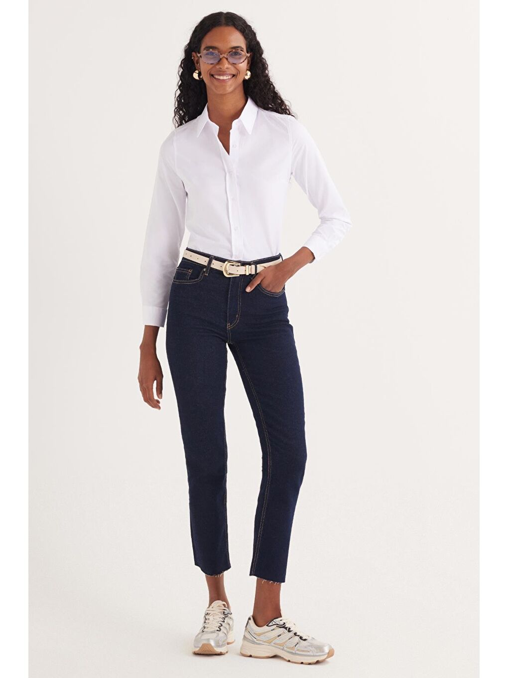 Kadın Slim Fit Dar Kesim Uzun Kollu Pamuklu Vücuda Oturan Dokulu Beyaz Basic Gömlek-1