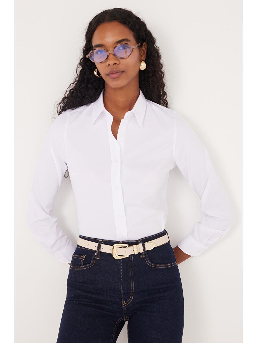 Kadın Slim Fit Dar Kesim Uzun Kollu Pamuklu Vücuda Oturan Dokulu Beyaz Basic Gömlek-3