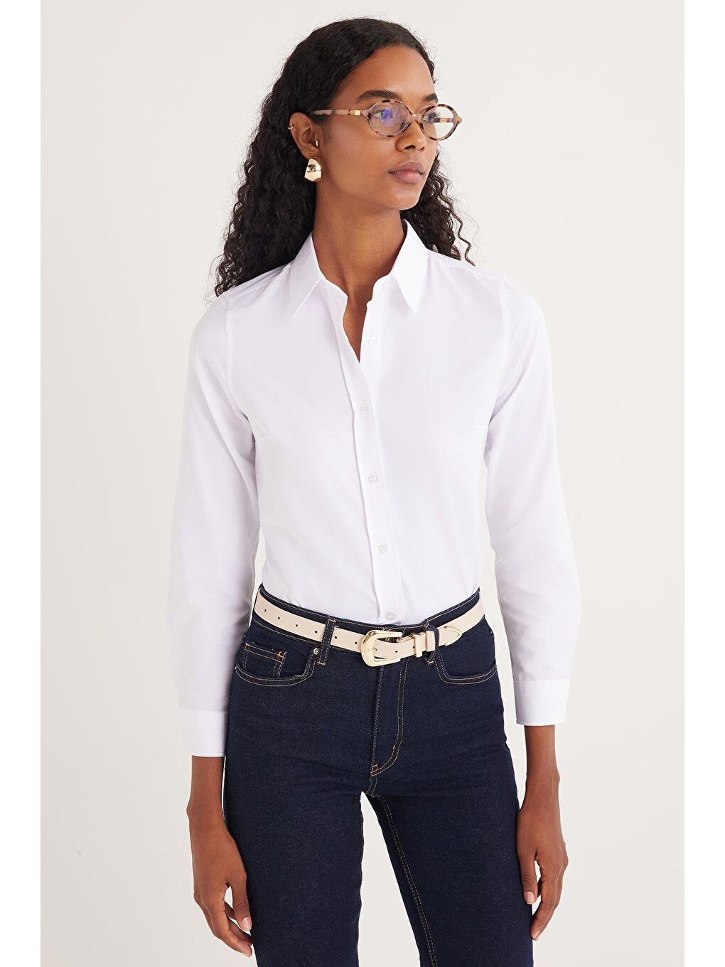Kadın Slim Fit Dar Kesim Uzun Kollu Pamuklu Vücuda Oturan Dokulu Beyaz Basic Gömlek-4