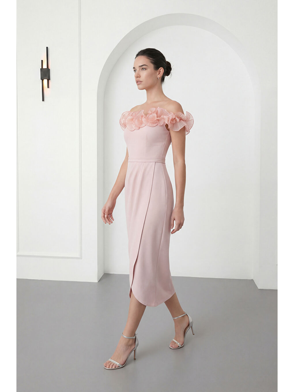 Pembe Kadın Pudra Kayık Yaka Volan Detay Söz nişan Nikah Abiye Elbise