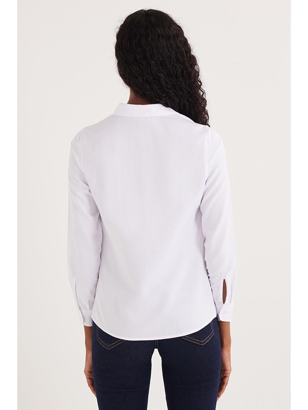 Kadın Slim Fit Dar Kesim Uzun Kollu Pamuklu Vücuda Oturan Dokulu Beyaz Basic Gömlek-6