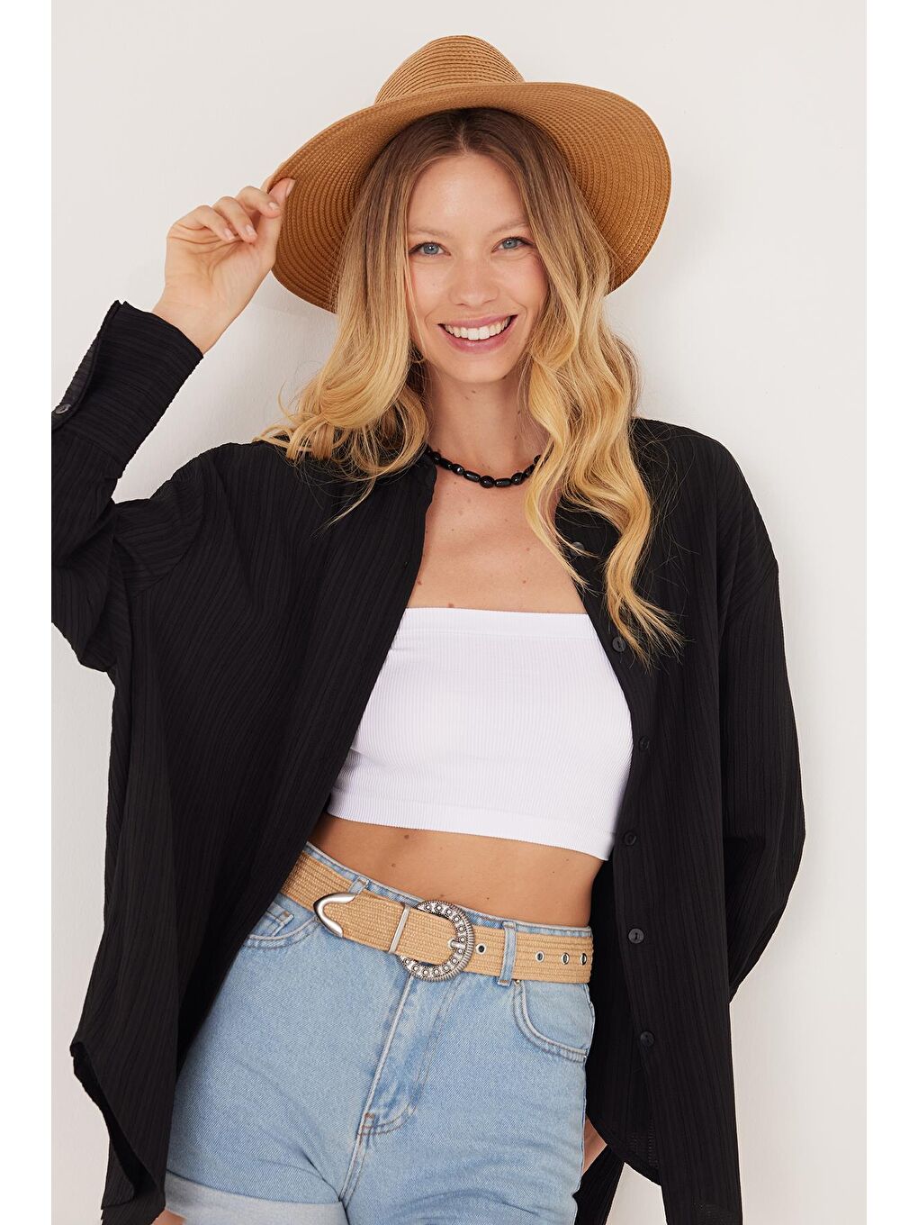 Kadın Oversize Geniş Kesim Bürümcük Pens Detaylı Uzun Kollu Dokulu Siyah Gömlek