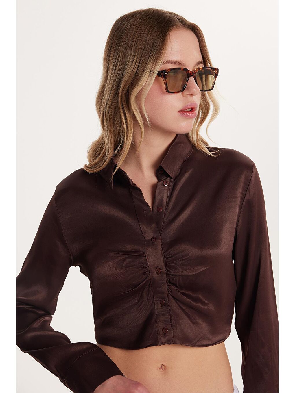 Kadın Slim Fit Dar Kesim Uzun Kollu  Klasik Yaka Kahverengi Gömlek-1