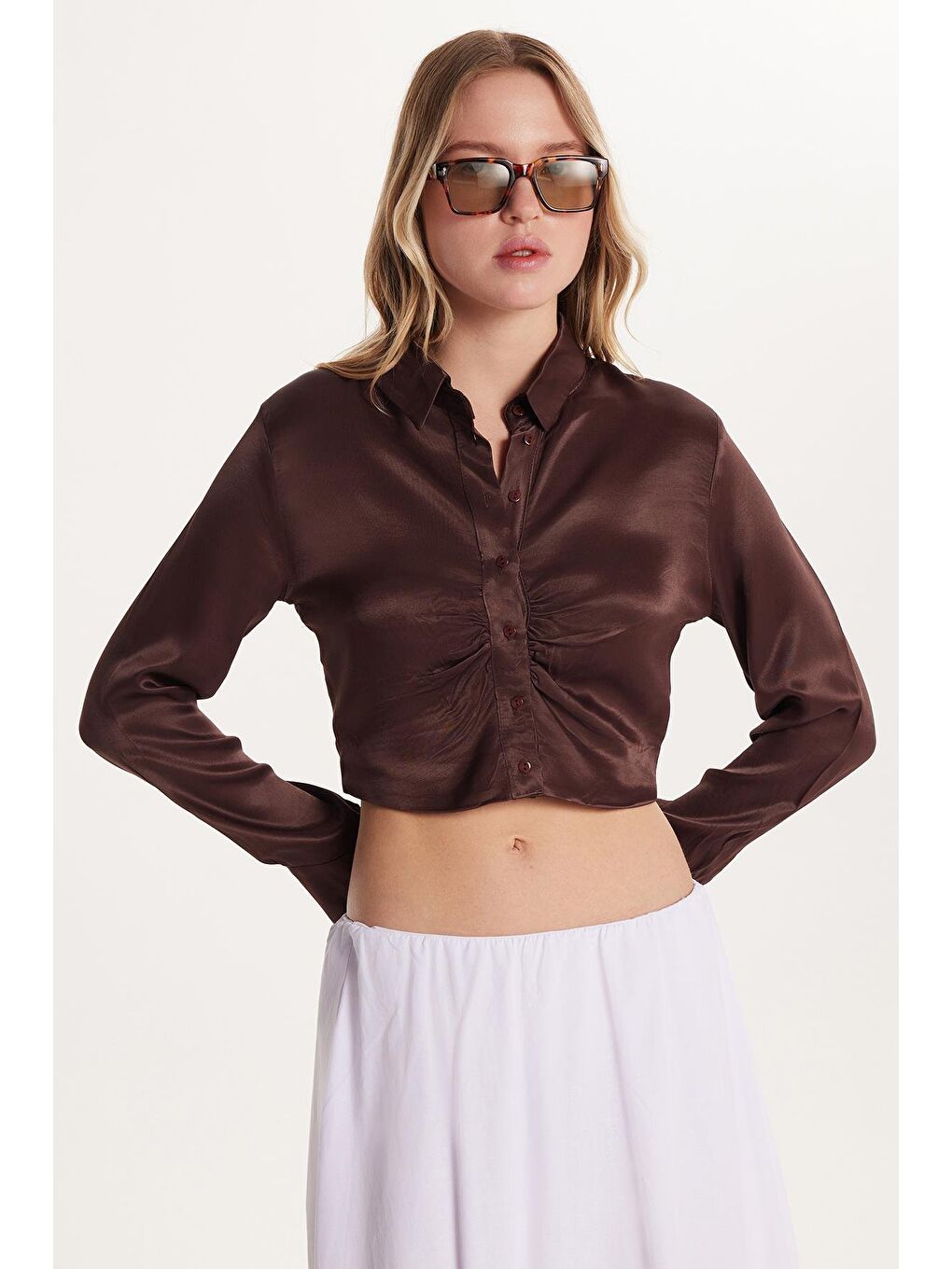 Kadın Slim Fit Dar Kesim Uzun Kollu  Klasik Yaka Kahverengi Gömlek-3