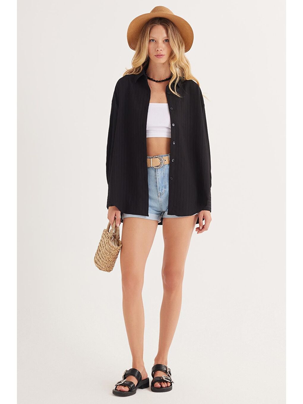 Kadın Oversize Geniş Kesim Bürümcük Pens Detaylı Uzun Kollu Dokulu Siyah Gömlek-3