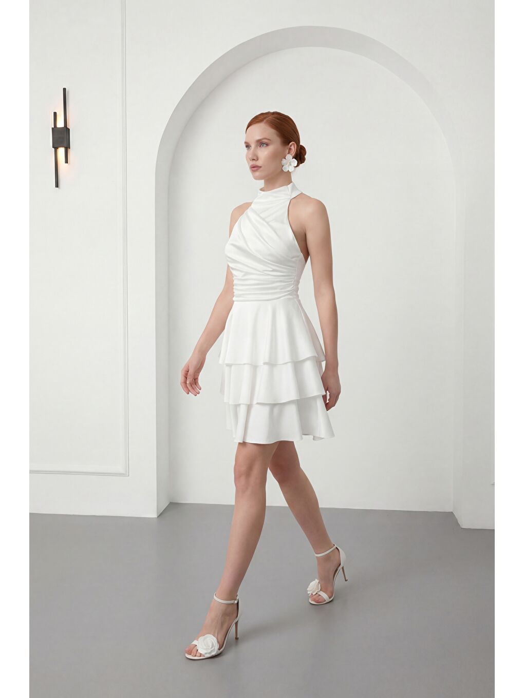 Kadın Beyaz Halter Yaka Saten Mini Mezuniyet Abiye Elbise