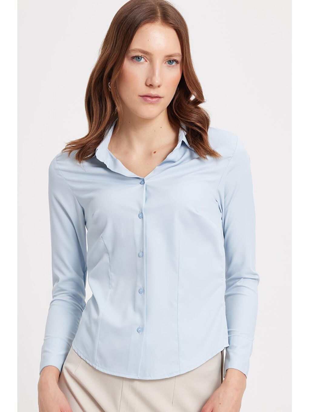 Kadın Slim Fit Dar Kesim Pensli Vucüda Oturan Klasik Yaka Uzun Kollu Elastanlı Mavi Gömlek-1