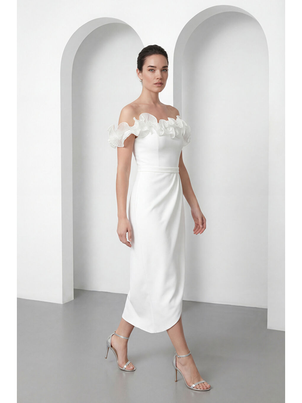 Kadın Beyaz Kayık Yaka Volan Detay Söz nişan Nikah Abiye Elbise