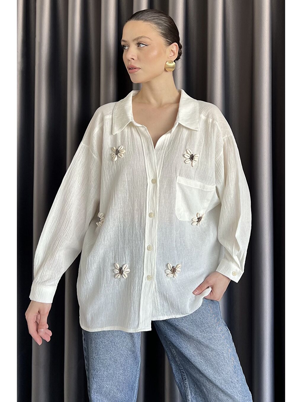 Ekru Kadın İşlemeli Tek Cepli Gömlek