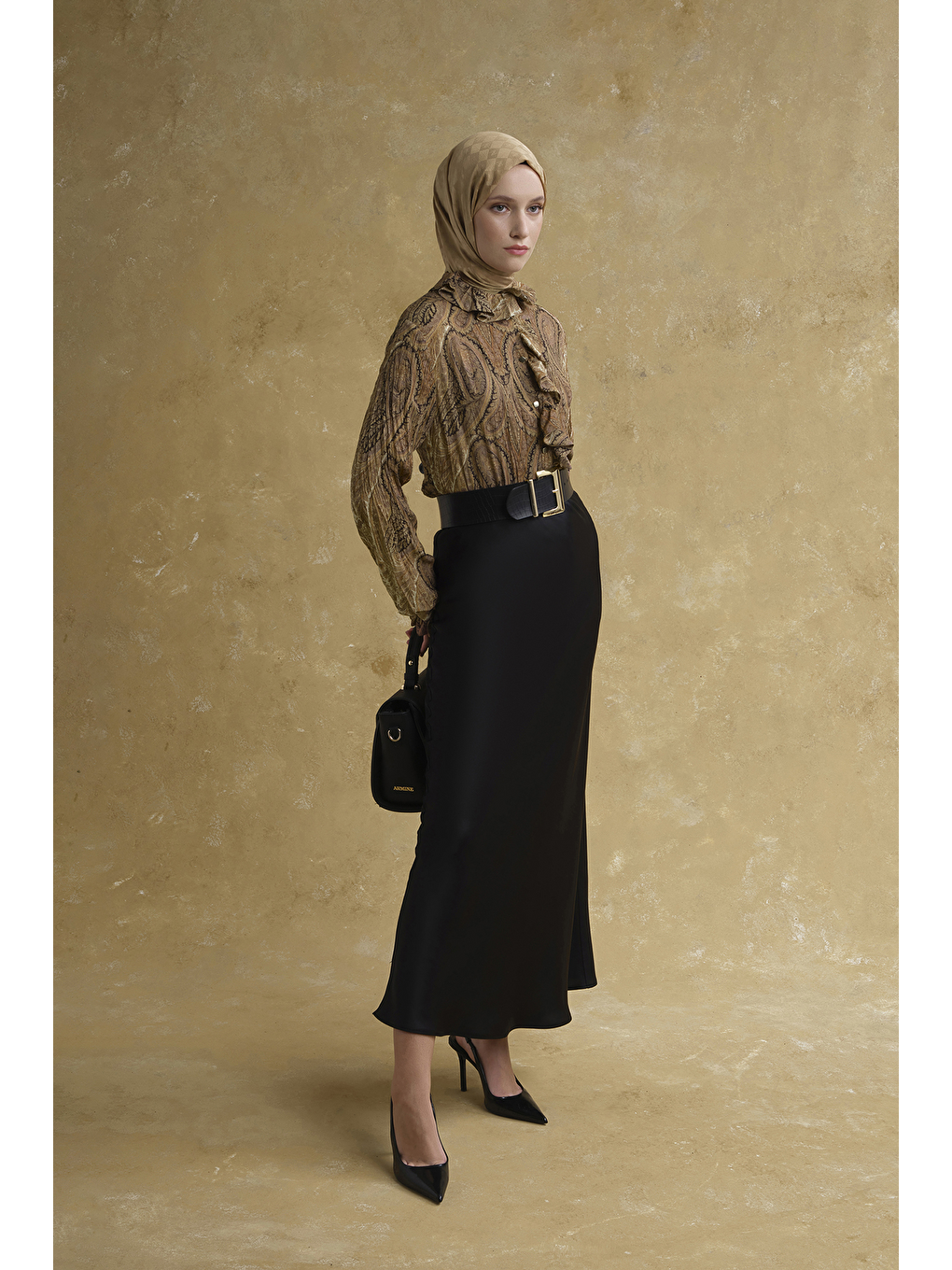 Kahverengi Şal Desenli Fırfırlı Bluz Camel