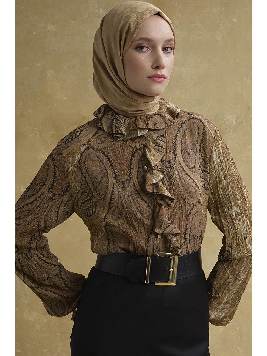 Kahverengi Şal Desenli Fırfırlı Bluz Camel-1