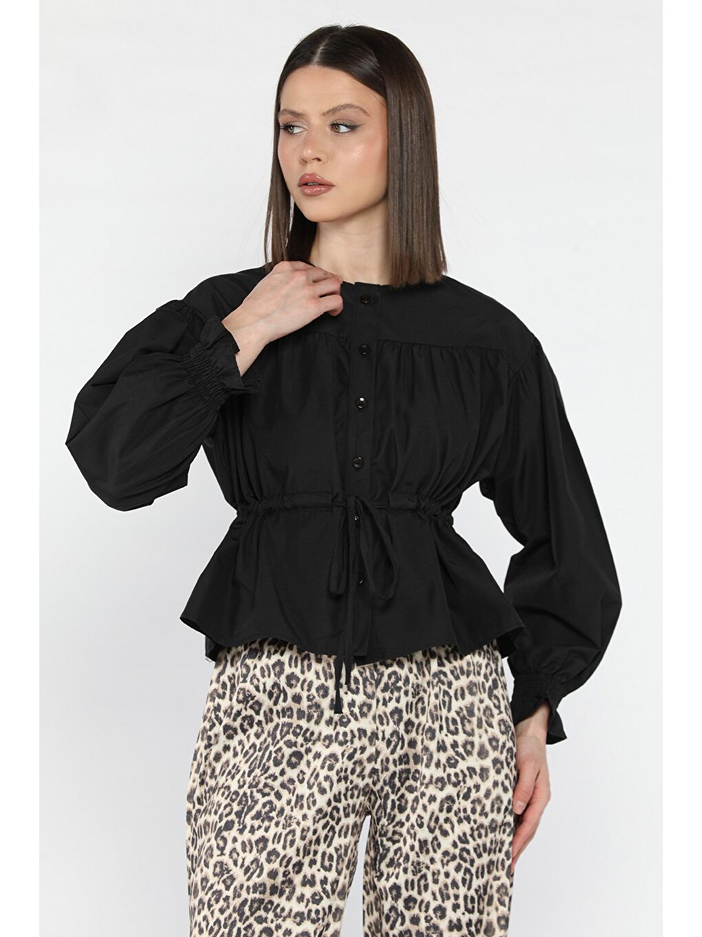 Siyah Bel Bağlamalı Kol Lastikli Kadın Bisiklet Yaka Gömlek-1