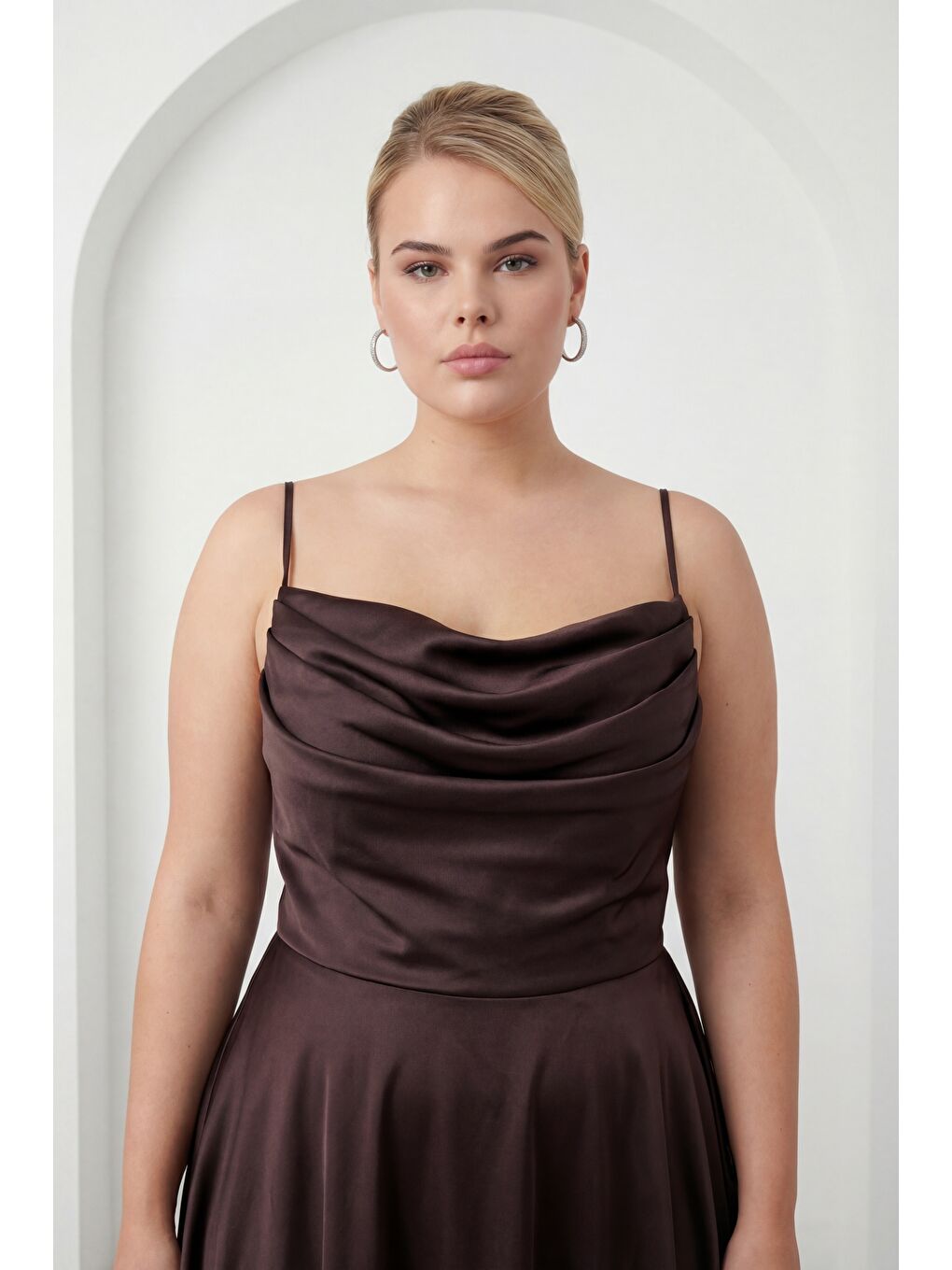 Kadın Kahverengi Volanlı Yırtmaçlı Büyük Beden Saten Abiye Mezuniyet Elbisesi-2