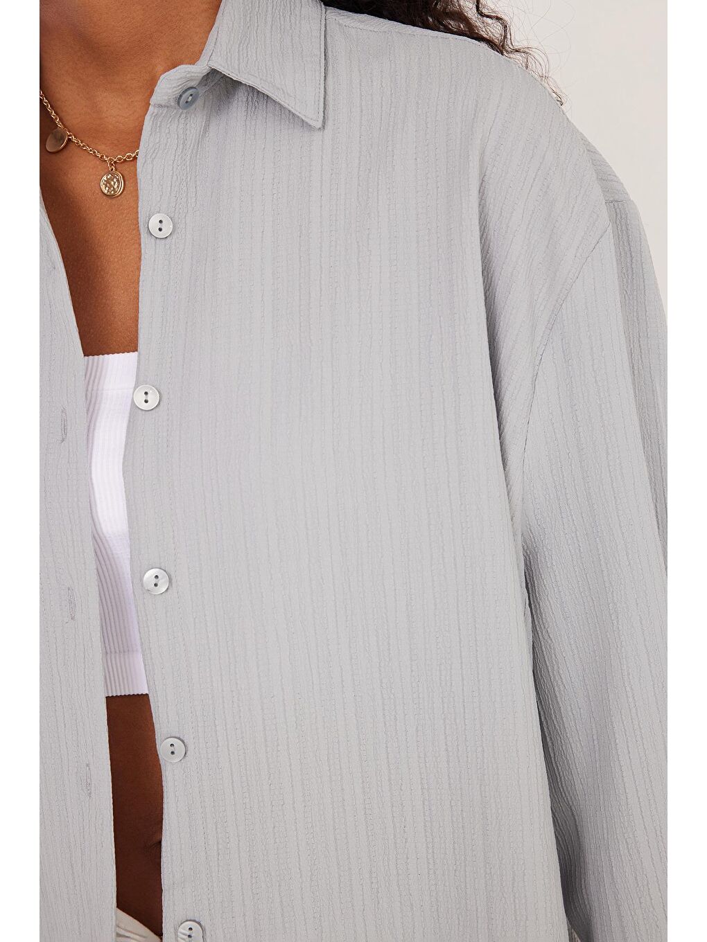 Kadın Oversize Geniş Kesim Bürümcük Pens Detaylı Uzun Kollu Dokulu Gri Gömlek-2