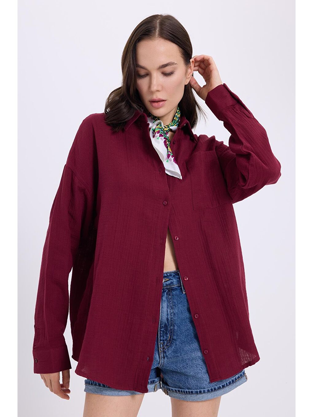 Kadın Oversize Geniş Kesim %100 Pamuk Müslin Kumaş Uzun Kollu Cepli Dokulu Bordo Gömlek-1