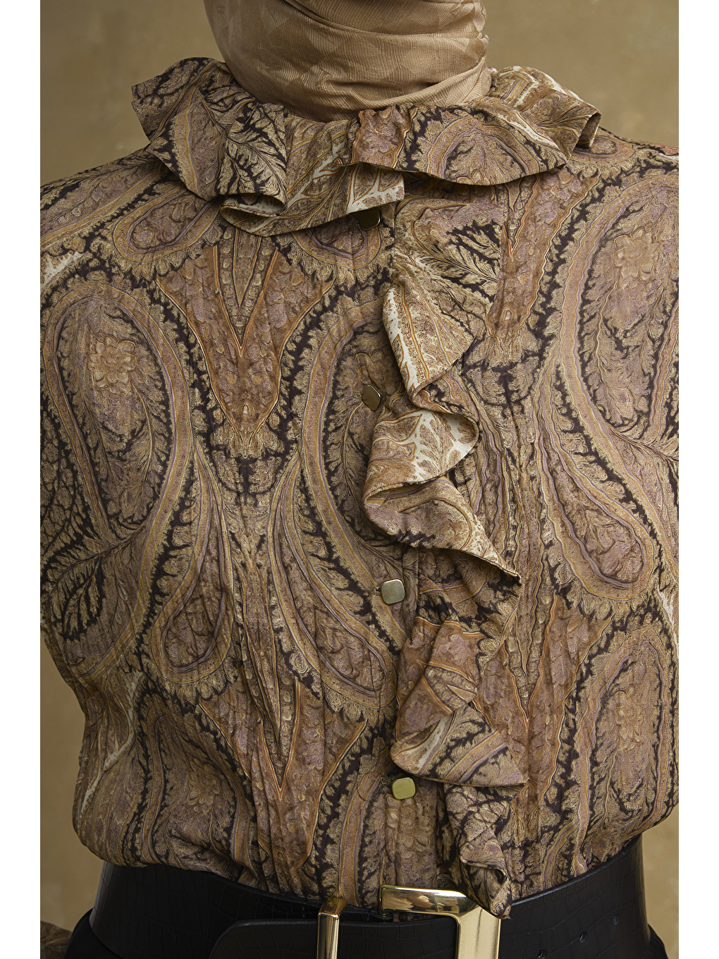 Kahverengi Şal Desenli Fırfırlı Bluz Camel-3