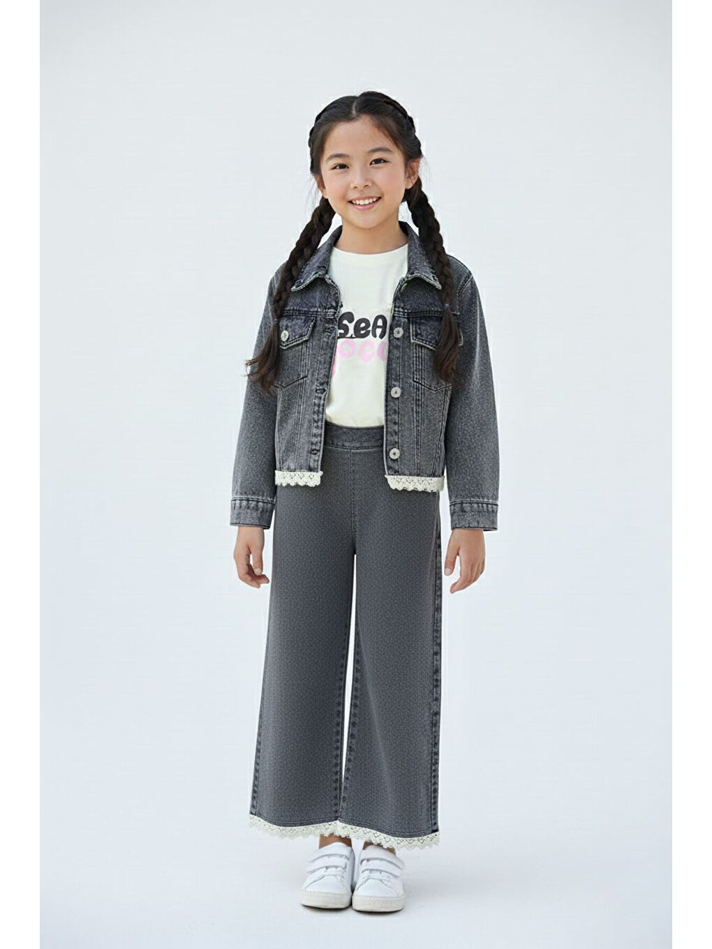 Siyah Dantel Detaylı Jean Ceketli ve Pantolonlu Kız Çocuk 3lü Takım 23498